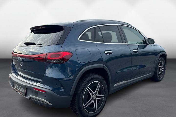 Blå Mercedes EQA250 fra 2022