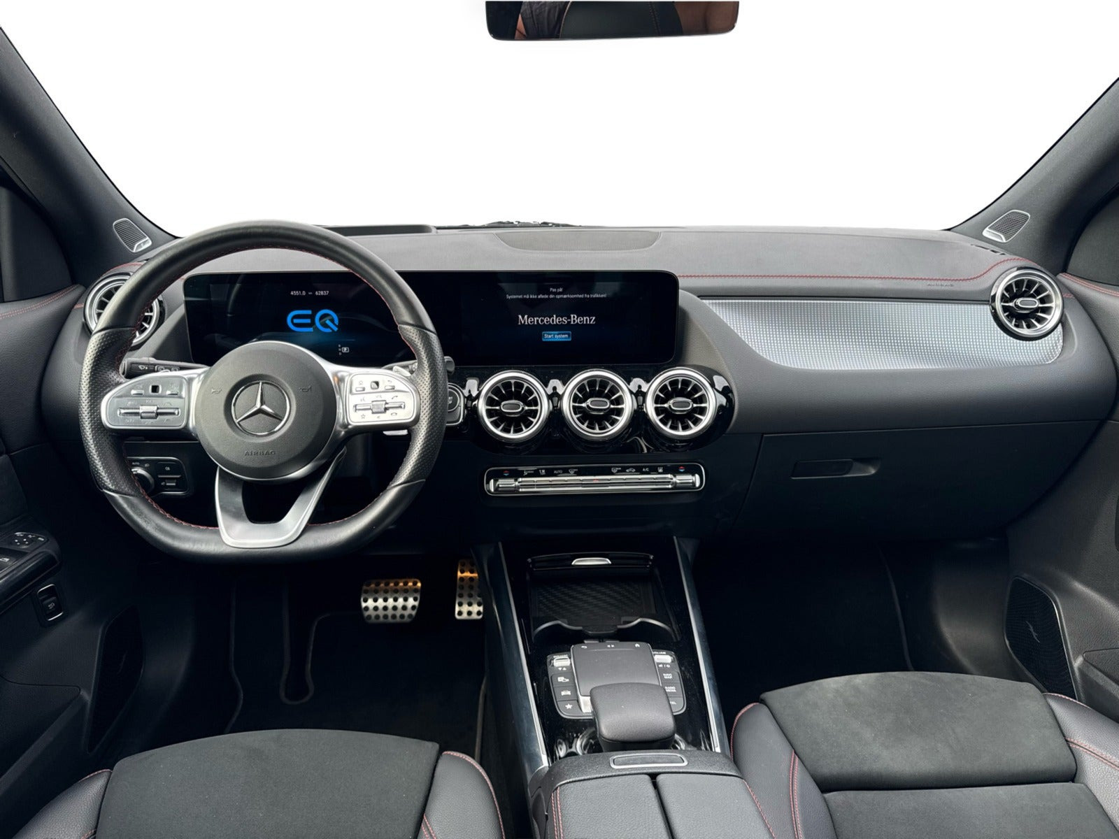 Blå Mercedes EQA250 fra 2022