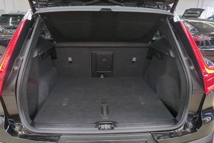 Sort Volvo XC40 fra 2023
