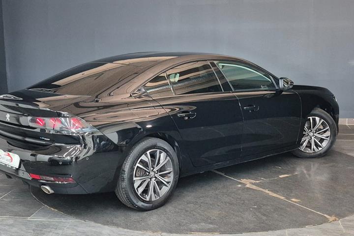 Sort Peugeot 508 fra 2022