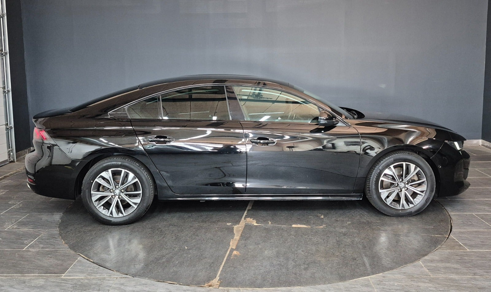 Sort Peugeot 508 fra 2022
