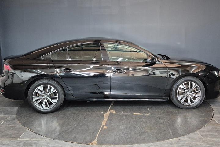 Sort Peugeot 508 fra 2022