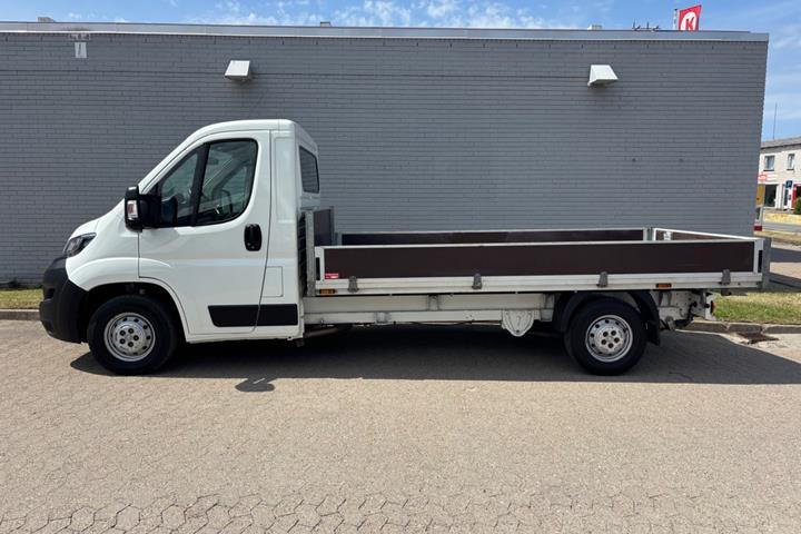 Hvid Peugeot Boxer 335 fra 2020