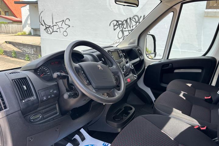 Hvid Peugeot Boxer 335 fra 2020