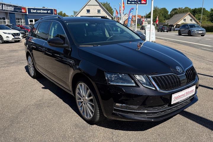 Sort Skoda Octavia fra 2020