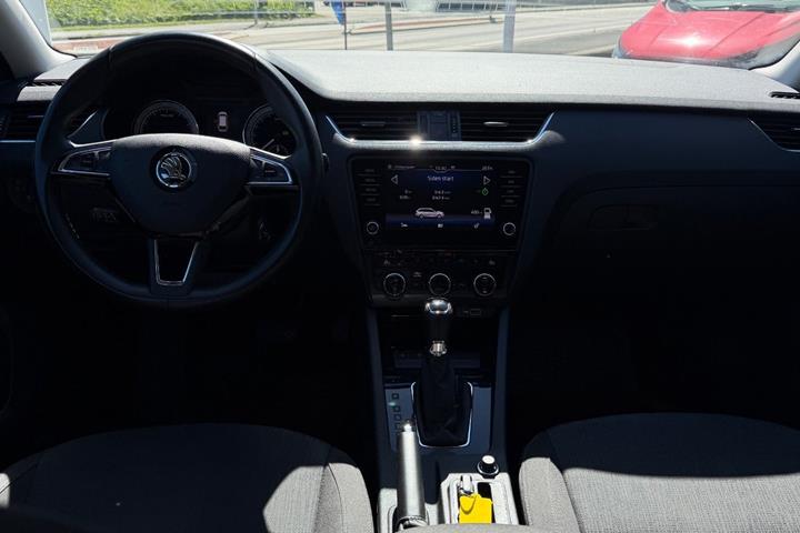 Sort Skoda Octavia fra 2020