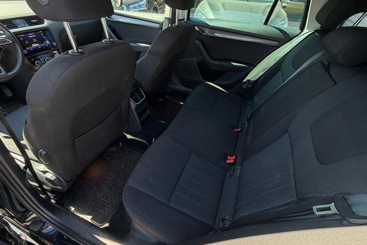 Sort Skoda Octavia fra 2020