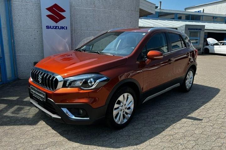 Bronze Suzuki S-Cross fra 2021 set udefra