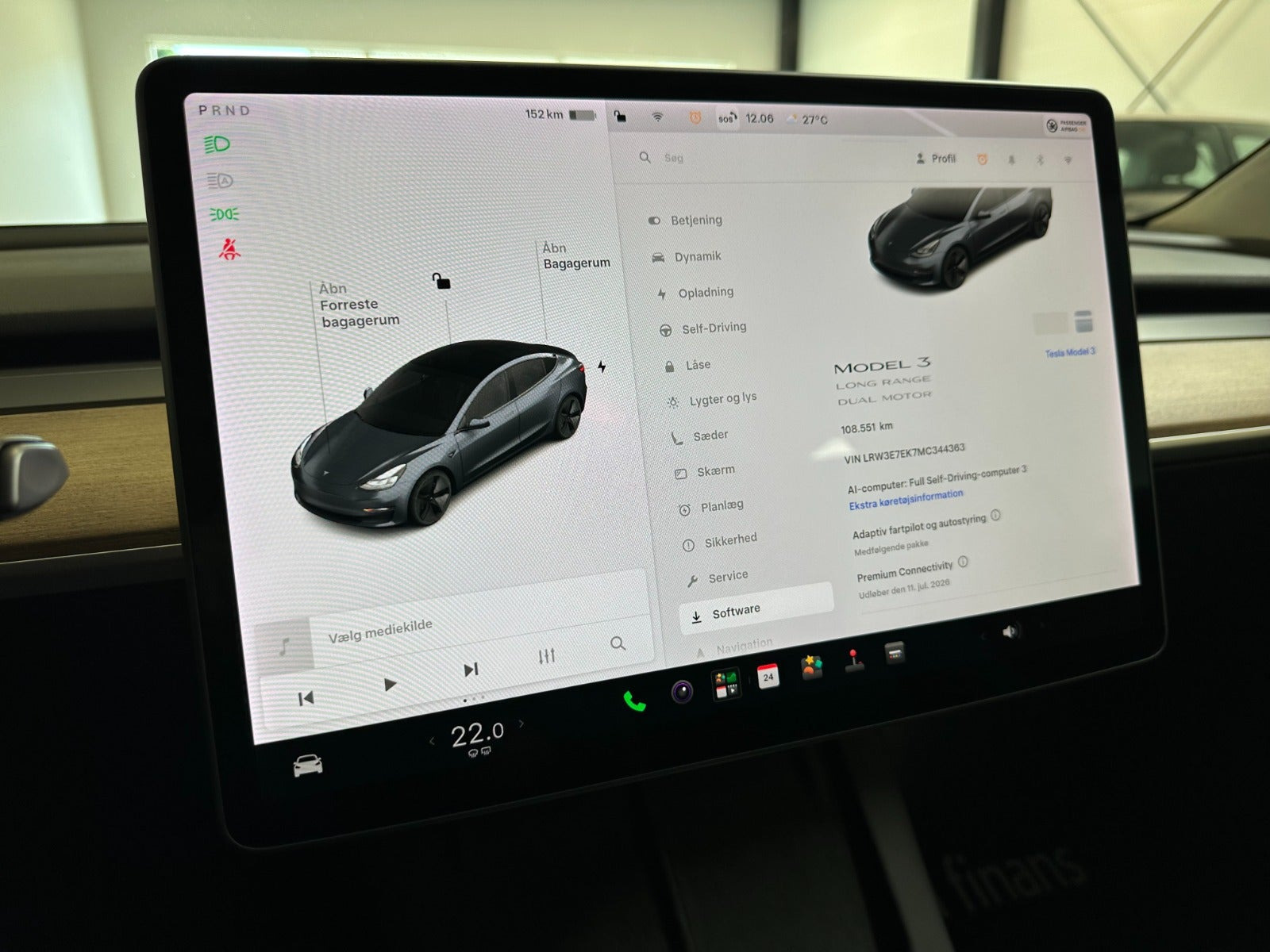 Grå Tesla Model 3 fra 2021