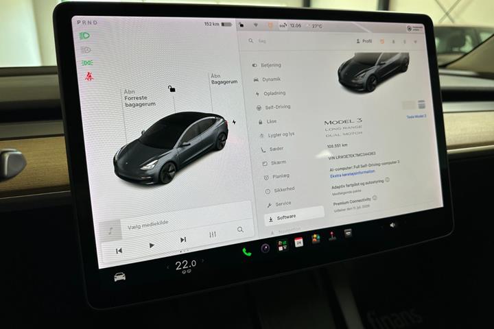Grå Tesla Model 3 fra 2021