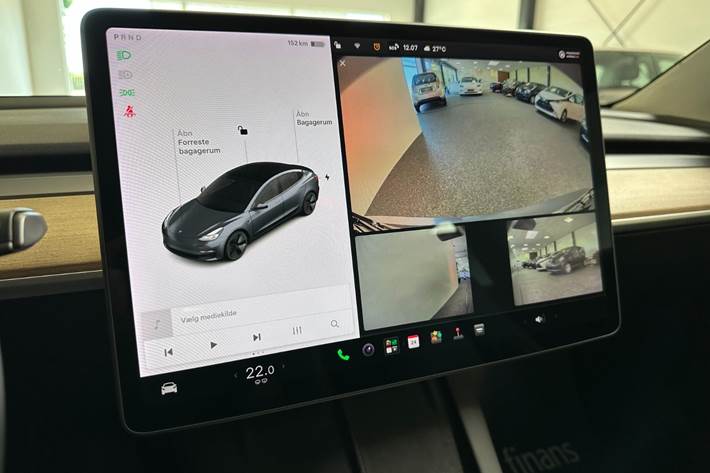 Grå Tesla Model 3 fra 2021