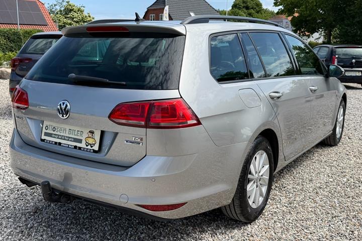 Beige VW Golf VII fra 2016