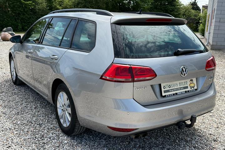 Beige VW Golf VII fra 2016
