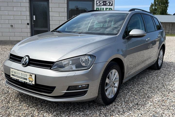 Beige VW Golf VII fra 2016