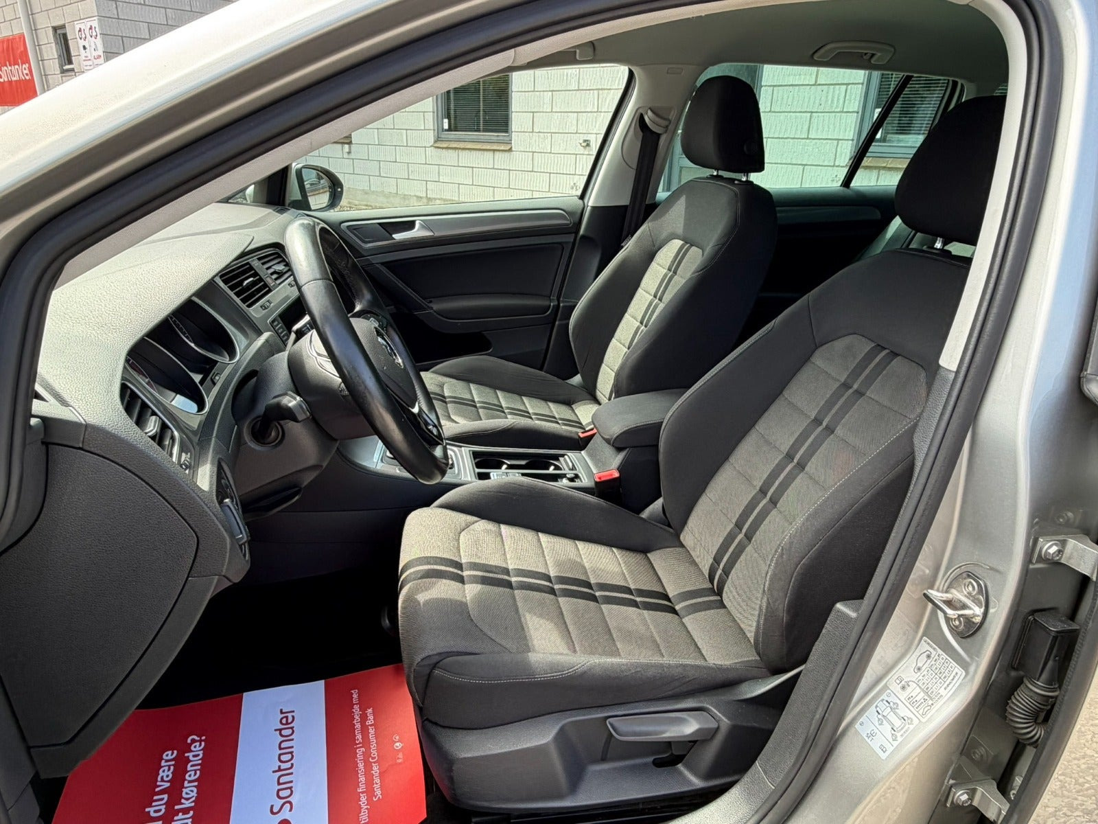 Beige VW Golf VII fra 2016