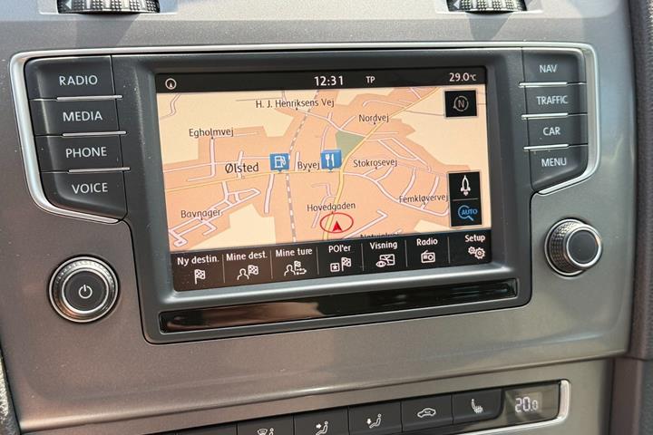 Beige VW Golf VII fra 2016