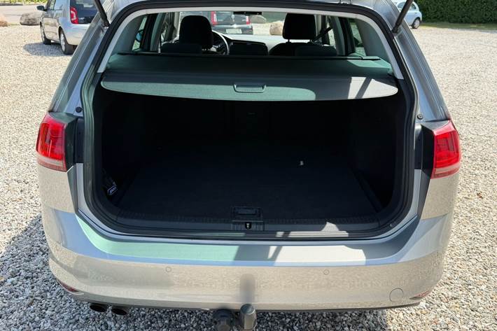 Beige VW Golf VII fra 2016