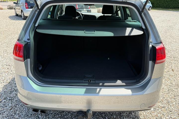Beige VW Golf VII fra 2016