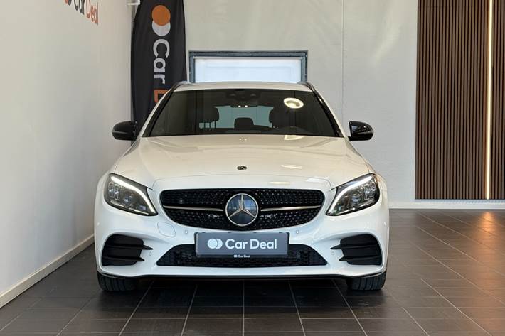 Hvid Mercedes C300 de fra 2021