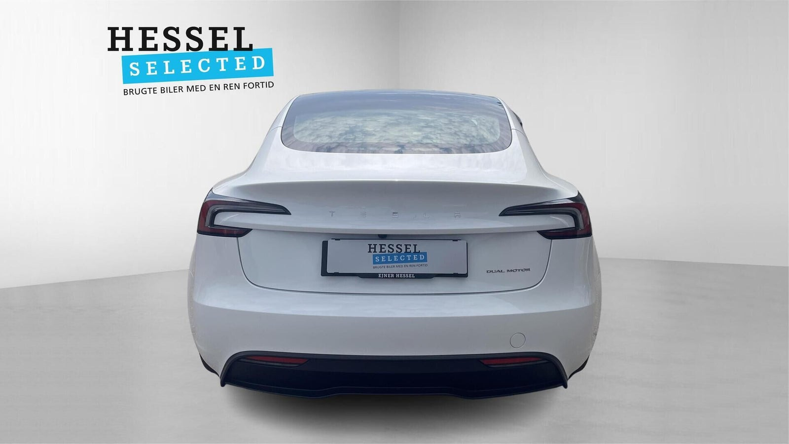 Hvid Tesla Model 3 fra 2023