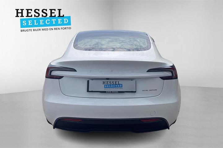 Hvid Tesla Model 3 fra 2023