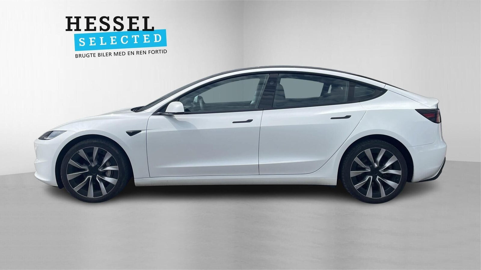 Hvid Tesla Model 3 fra 2023