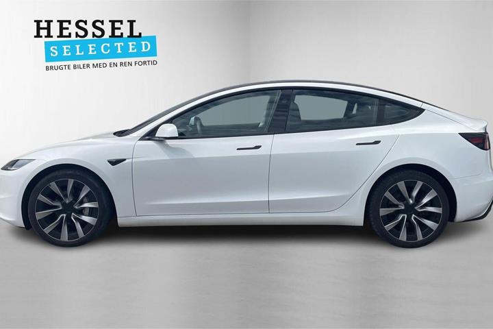 Hvid Tesla Model 3 fra 2023