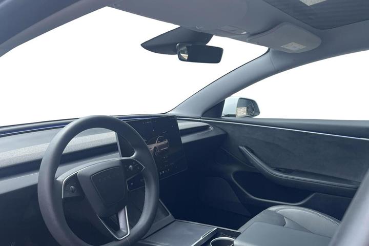 Hvid Tesla Model 3 fra 2023