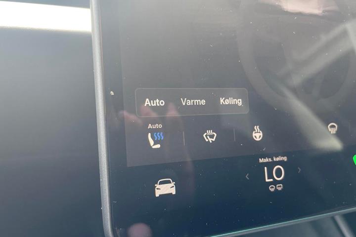 Hvid Tesla Model 3 fra 2023