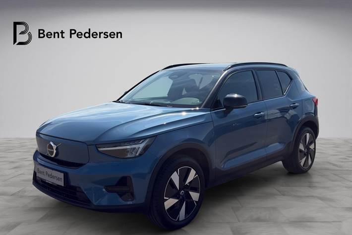 Blå Volvo XC40 fra 2024