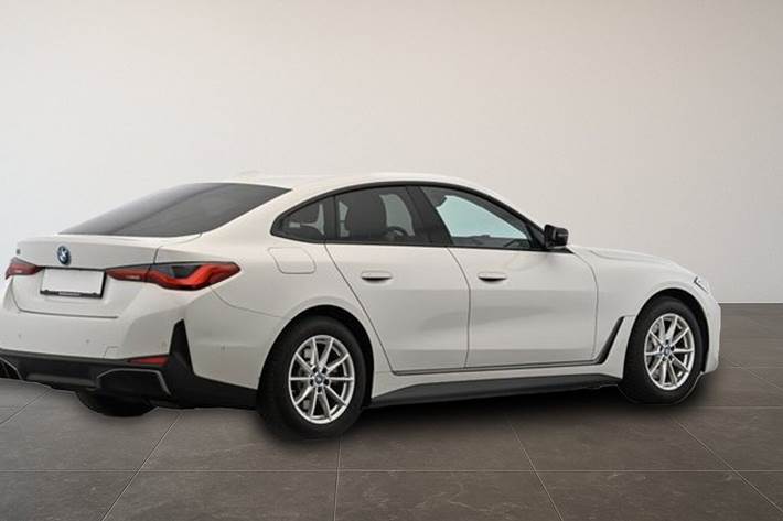 Hvid BMW i4 fra 2023