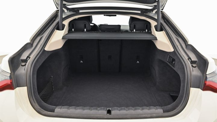 Hvid BMW i4 fra 2023