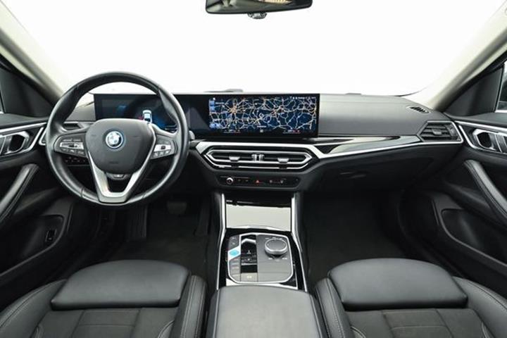 Hvid BMW i4 fra 2023