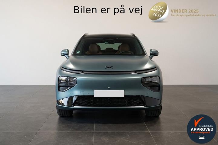 Grøn Xpeng G9 fra 2024