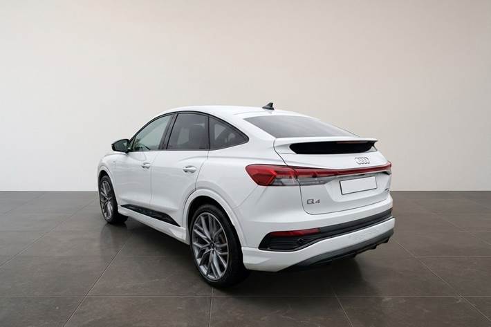 Hvid Audi Q4 fra 2023