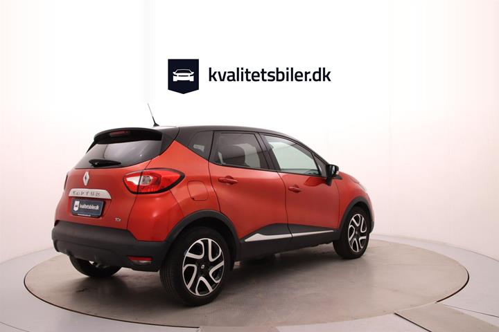 Rød Renault Captur fra 2016