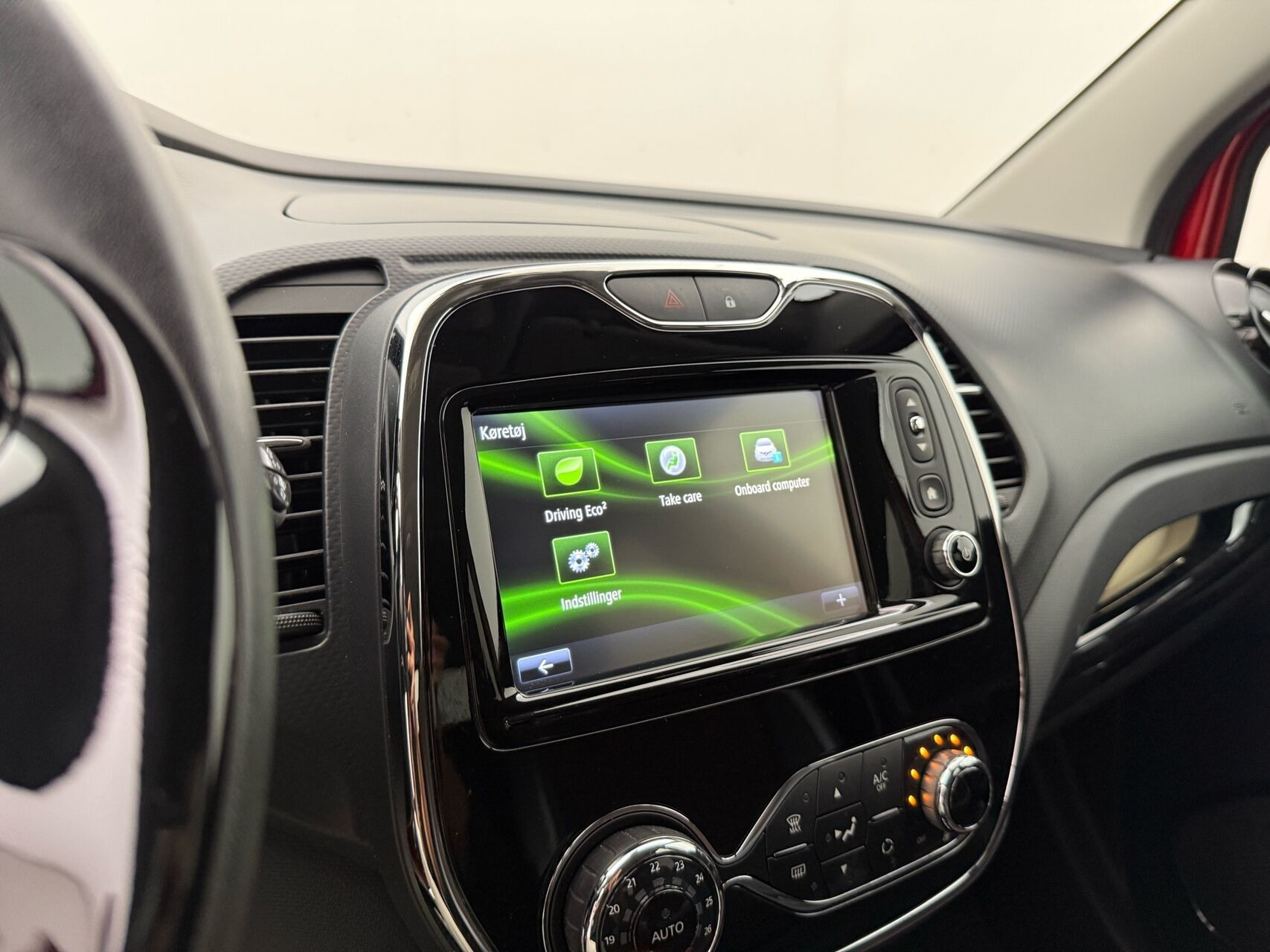 Rød Renault Captur fra 2016