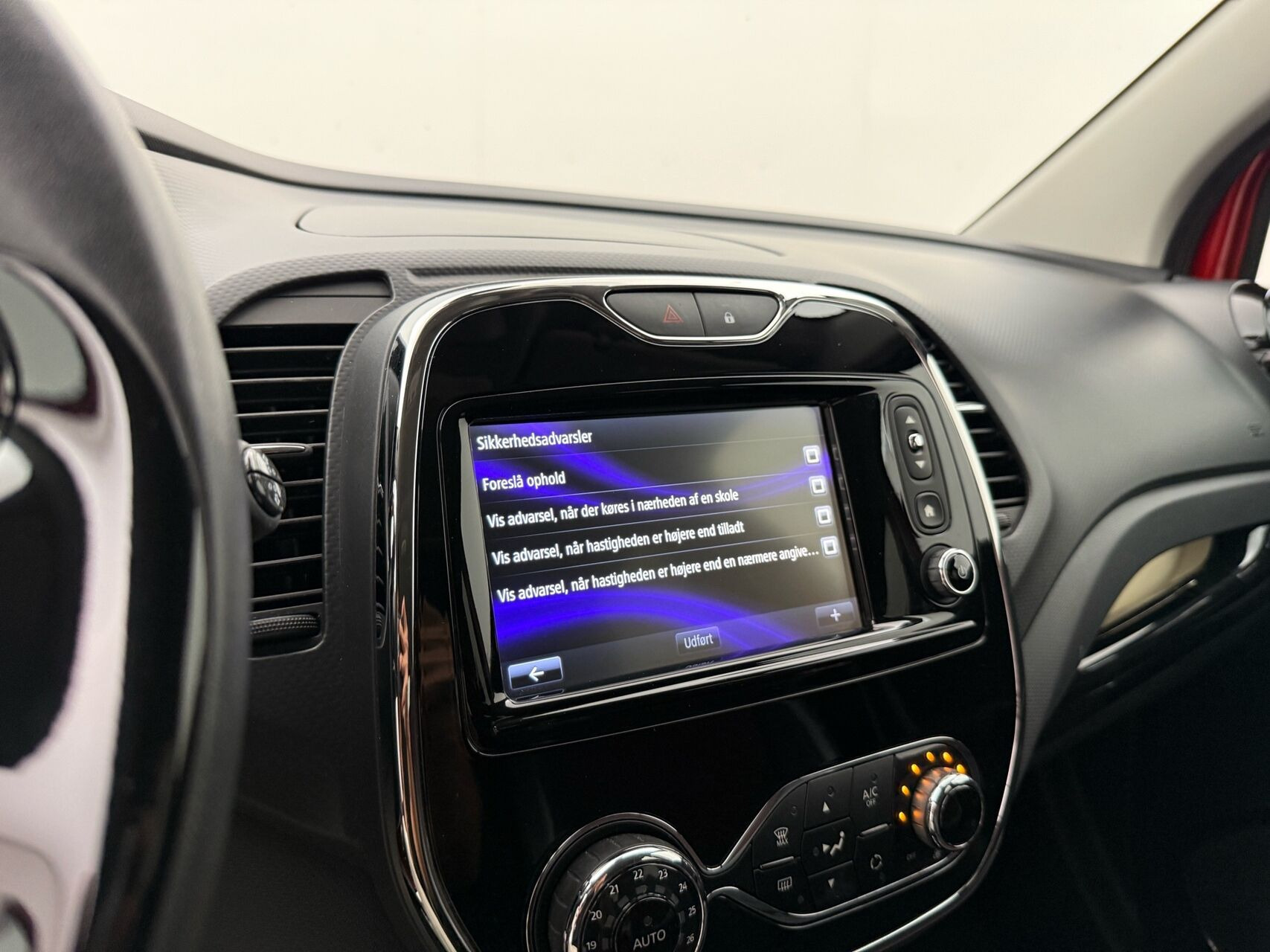 Rød Renault Captur fra 2016