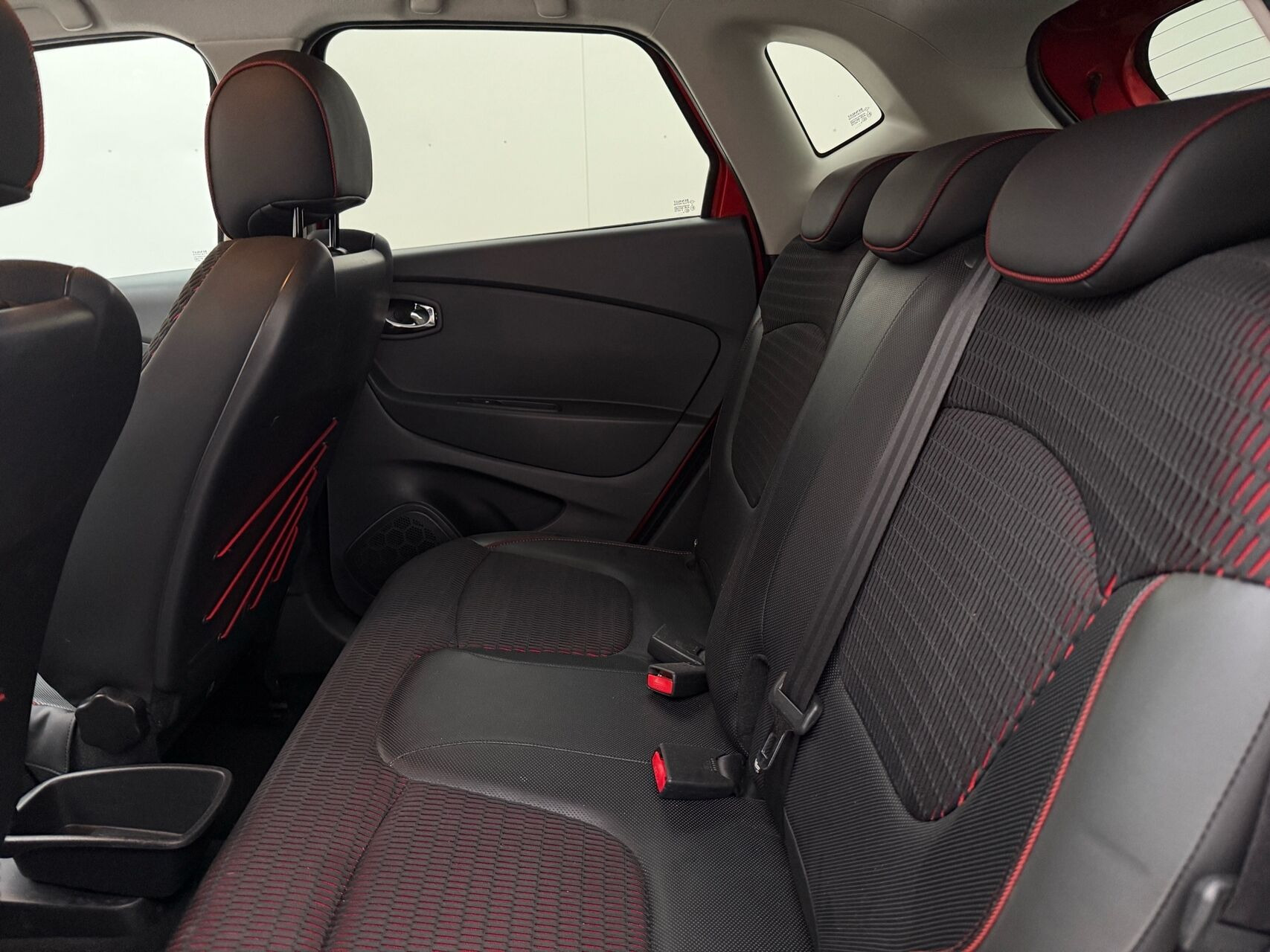 Rød Renault Captur fra 2016