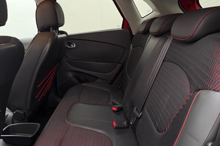 Rød Renault Captur fra 2016