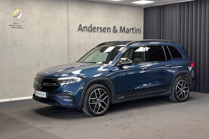 Blå Mercedes EQB300 fra 2022 set udefra