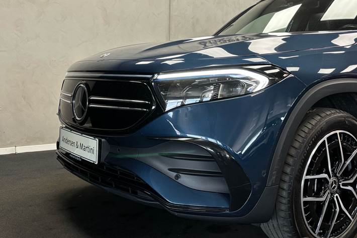 Blå Mercedes EQB 300 fra 2022