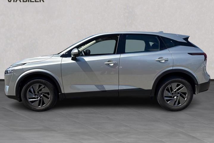 Grå Nissan Qashqai fra 2023