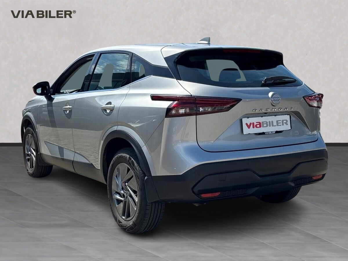 Grå Nissan Qashqai fra 2023