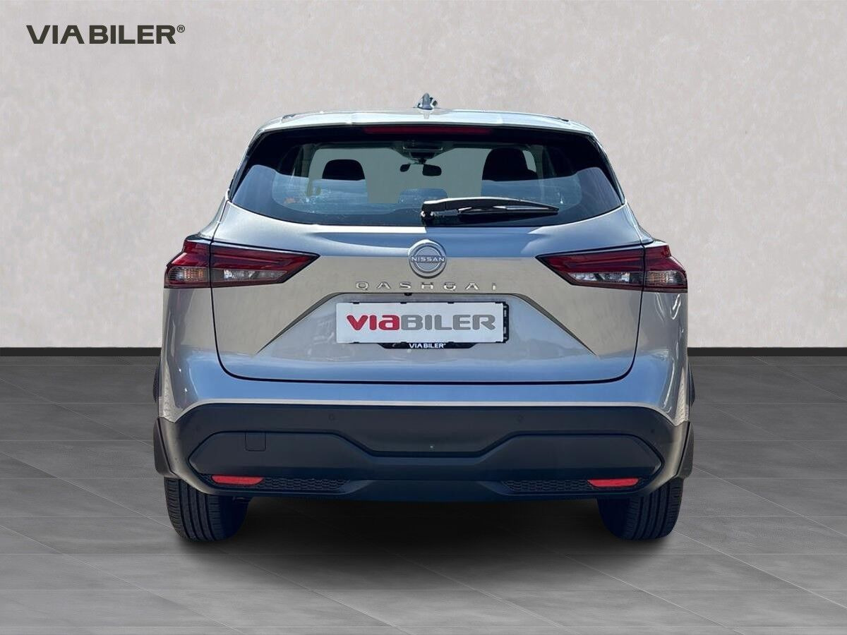 Grå Nissan Qashqai fra 2023