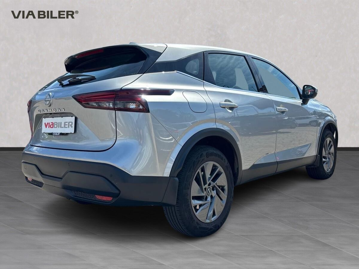 Grå Nissan Qashqai fra 2023