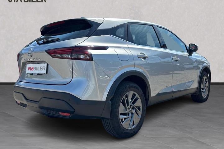 Grå Nissan Qashqai fra 2023