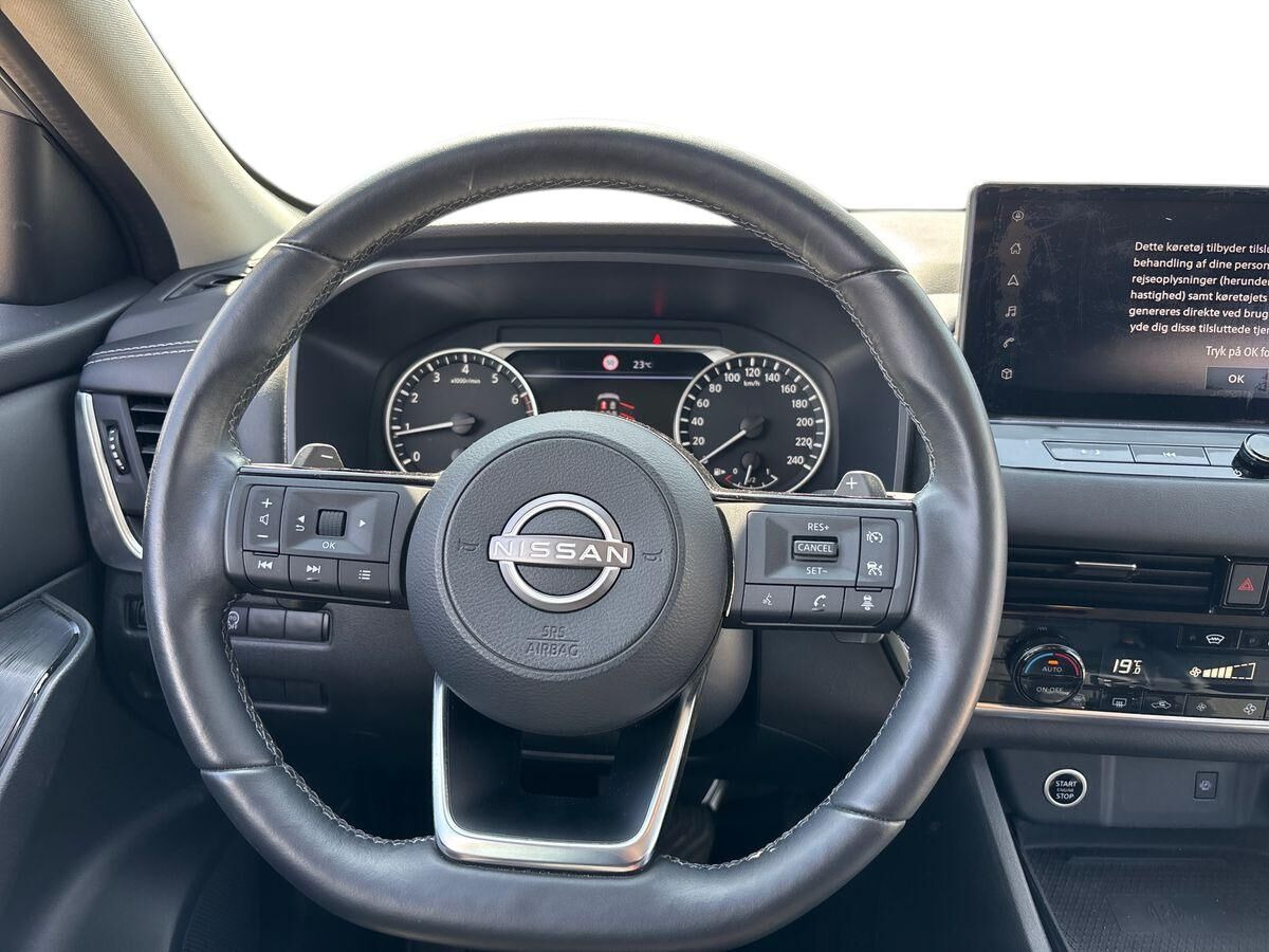 Grå Nissan Qashqai fra 2023
