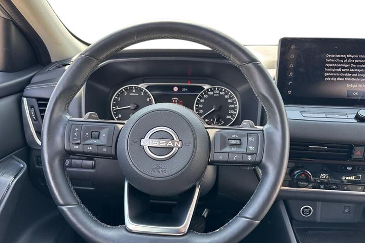 Grå Nissan Qashqai fra 2023
