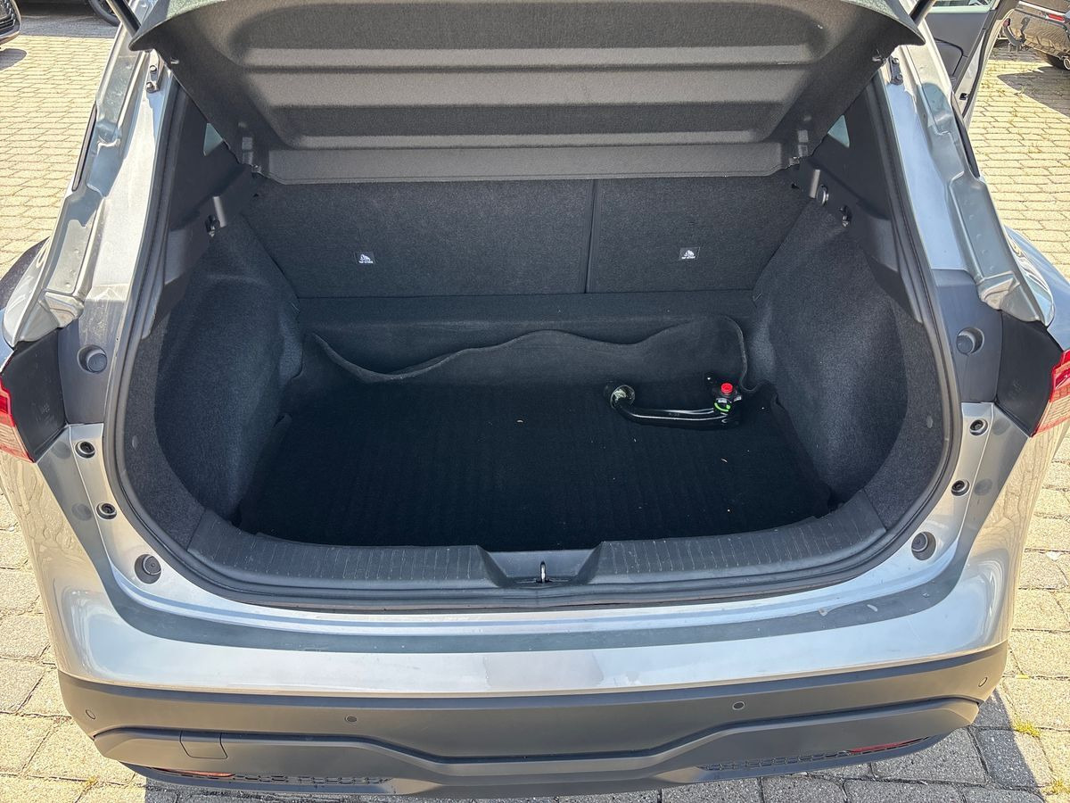 Grå Nissan Qashqai fra 2023